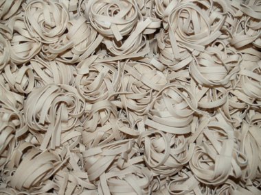 Pişmemiş İtalyan tagliatelle, yakın