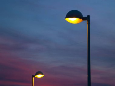 akşam lamba direkleri. İspanya