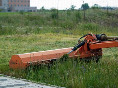 Salamanca, İspanya alanında çalışan Çiftçi traktör