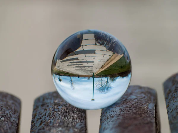 Reflejos Del Cielo Despejado Una Bola Cristal — Foto de Stock