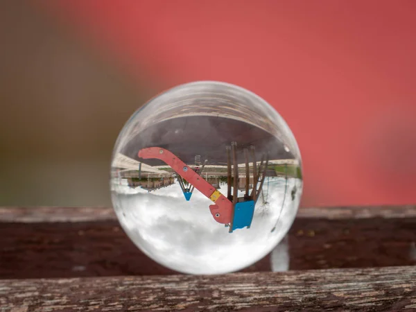 Reflejos Una Calle Parque Una Bola Cristal — Foto de Stock