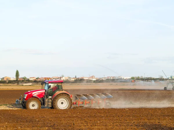 Traktor Mezőn Dolgozik Salamanca Spanyolország — Stock Fotó