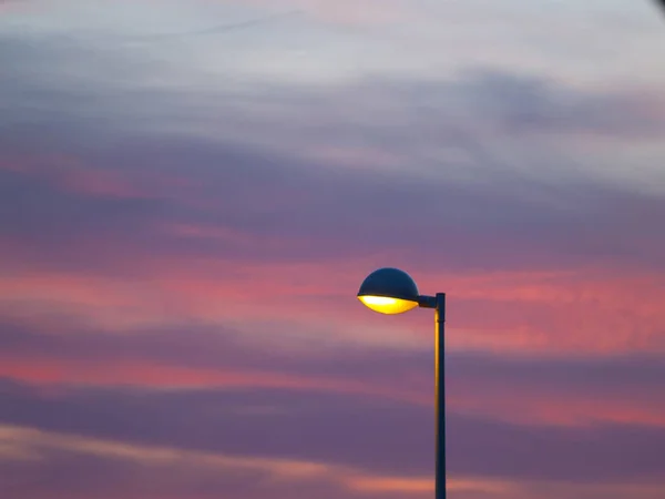 西班牙风景日落的街灯 — 图库照片