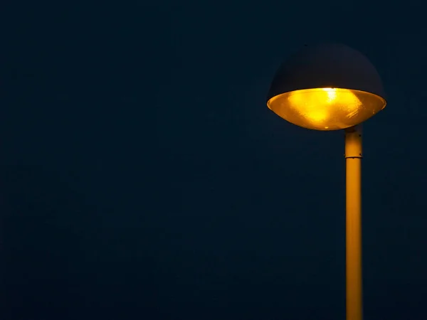 西班牙日落时分的街灯 — 图库照片