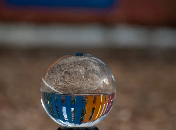 Reflexões Céu Claro Uma Bola Cristal — Fotografia de Stock