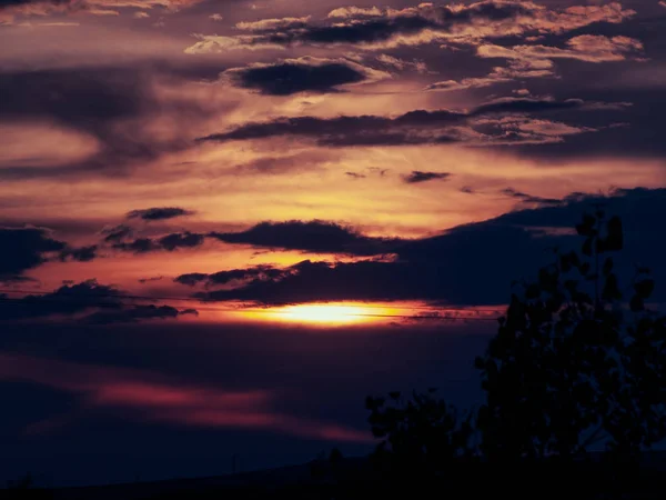Strahlend Schöner Sonnenuntergang Natürlicher Hintergrund — Stockfoto
