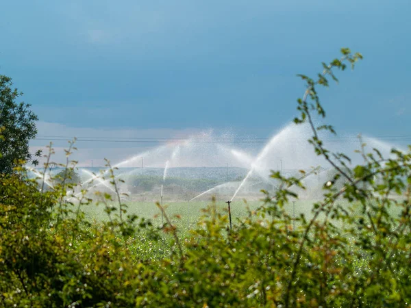 Irrigation system on countryside — Stock Photo, Image