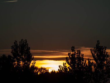 günbatımı turuncu gökyüzü La Alberca, Salamanca, İspanya