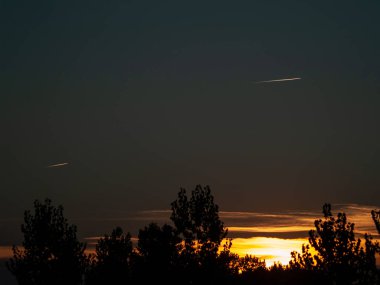 günbatımı turuncu gökyüzü La Alberca, Salamanca, İspanya