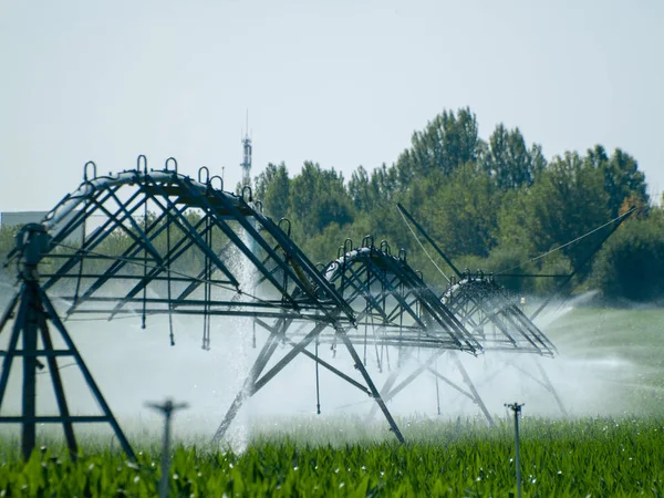 Bevattningssystem på landsbygden — Stockfoto