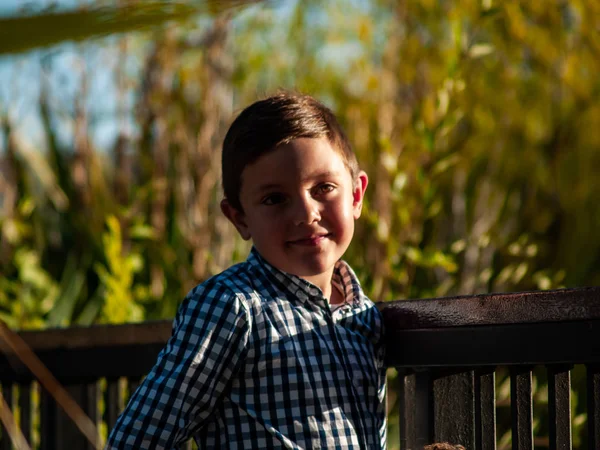 Lindo Niño Patio Recreo — Foto de Stock