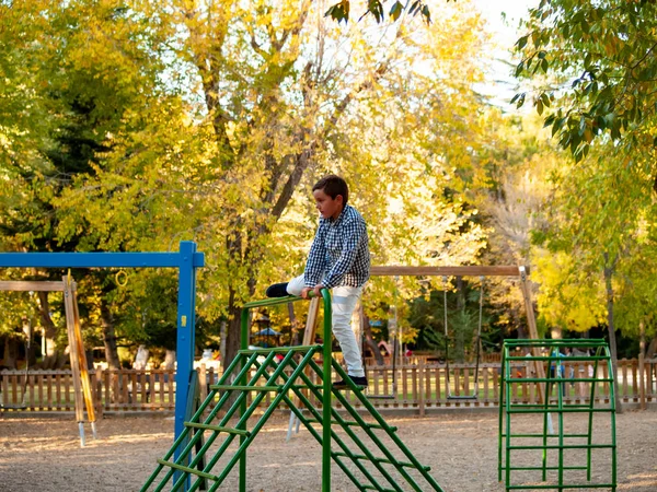 Menino Brincando Playground — Fotografia de Stock