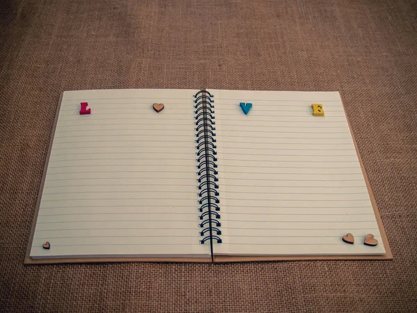Kladblok Met Letters Die Woord Liefde Vormen — Stockfoto
