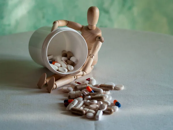 Figura Legno Con Pillole — Foto Stock