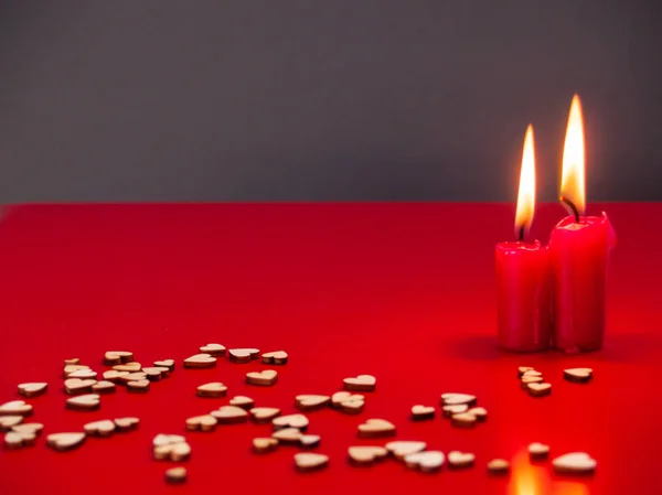 Concetto Amore Natura Morta Con Candele Rosse Cuoricini Legno — Foto Stock