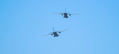 gökyüzünde uçaklar. seyahat, doğa