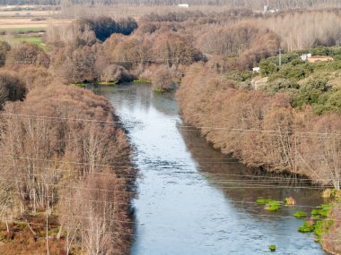 İspanya 'da güzel bir nehir. Doğa, seyahat