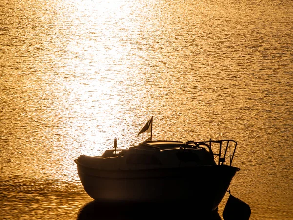 Boot Auf Einem See Bei Sonnenuntergang Vertäut Stausee Von Maya — Stockfoto