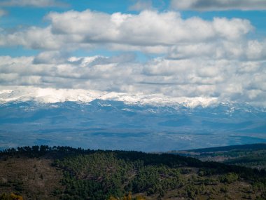 Bir dağ manzarası havadan görünümü üzerinde La Alberca, Salamanca, İspanya