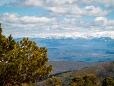 Bir dağ manzarası havadan görünümü üzerinde La Alberca, Salamanca, İspanya
