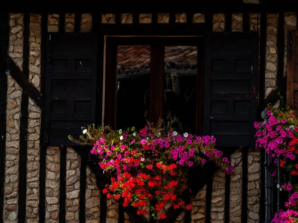 Gebouw Versierd Met Bloemen Alberca Salamanca Spanje — Stockfoto