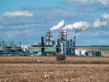 Beyaz duman bacaları alanında, Huerta Salamanca, İspanya üzerinden elektrik santrali            