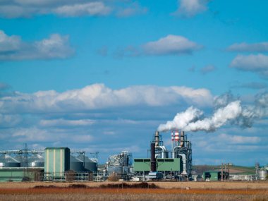 Beyaz duman bacaları alanında, Huerta Salamanca, İspanya üzerinden elektrik santrali            