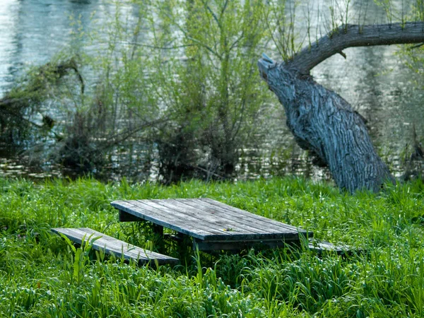 Стол Скамейки Красивое Озеро Испании Природа Путешествия — стоковое фото