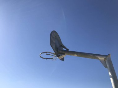 Kırsal bir Köyü'nde basketbol sahasına