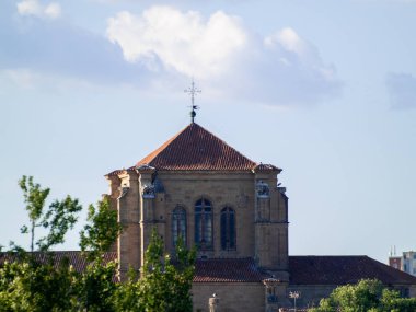 İspanyol köyünde antik katedral 