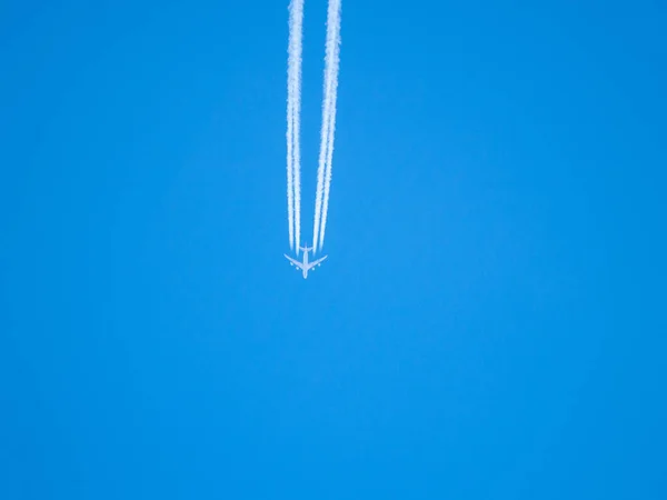 飞机在天空 — 图库照片