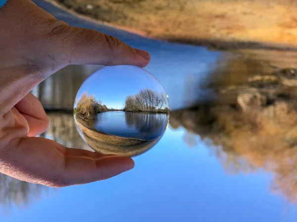 Pessoa Com Uma Bola Cristal Mão Refletindo Natureza Salamanca Espanha — Fotografia de Stock