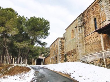 Eski İspanyol kasabasındaki antik binalar 