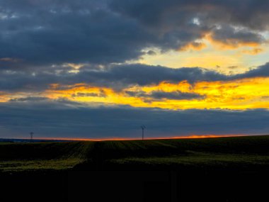 günbatımı turuncu gökyüzü La Alberca, Salamanca, İspanya