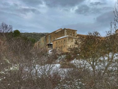 Kırsal kesimde İspanya üzerinde terk edilmiş evde