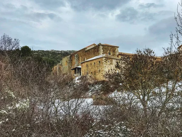 Eski İspanyol kasabasındaki antik binalar 