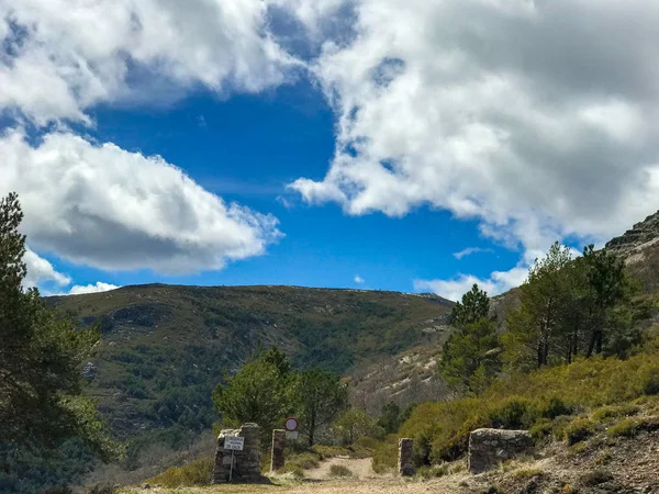 Vista Las Montañas Día Nublado Pena Francia Salamanca Con Cielo — Foto de Stock