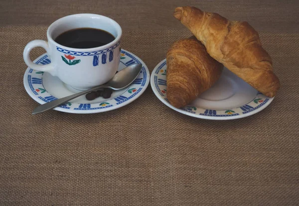 Πρωινό Ένα Φλιτζάνι Καφέ Πορσελάνης Ένα Παλαιό Κουτάλι Και Δύο — Φωτογραφία Αρχείου