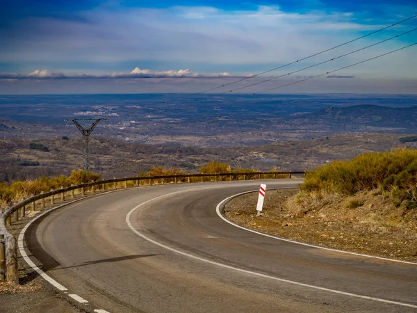 Vista Aérea Paisagem Montanhosa Com Uma Estrada Céu Nublado Dia — Fotografia de Stock