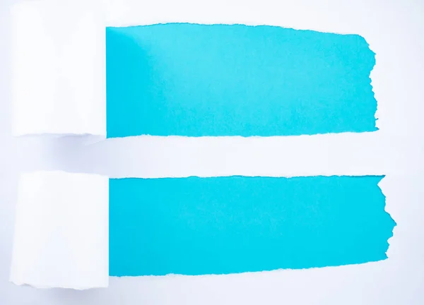 Livro branco rasgado isolado em azul — Fotografia de Stock