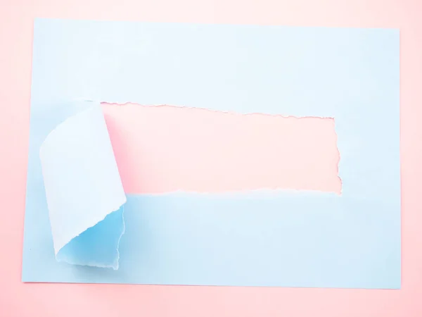 Torn pastel papel azul aislado en rosa pastel — Foto de Stock