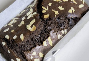 Badem soslu çikolatalı pasta.