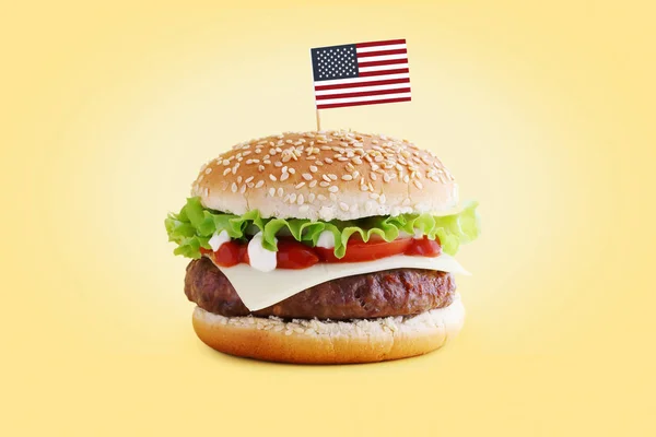 Американский Бургер Котлет Овощи Изолированы Белом Фоне — стоковое фото