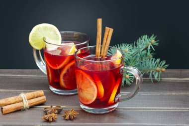Noel tebrik için mulled şarap ile natürmort