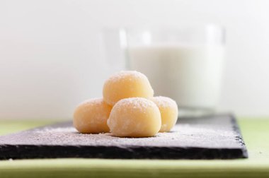 Japon mochi 'sinin pirinç hamurundan hazırlanması