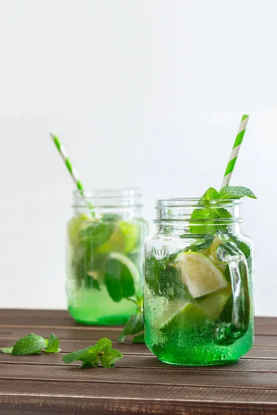 Bebida Lima Menta Vaso Sobre Mesa — Foto de Stock