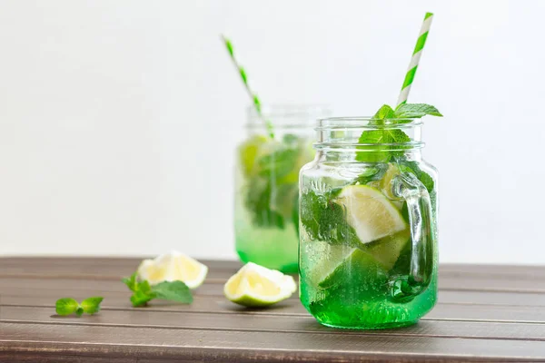 Bebida Lima Menta Vaso Sobre Mesa — Foto de Stock