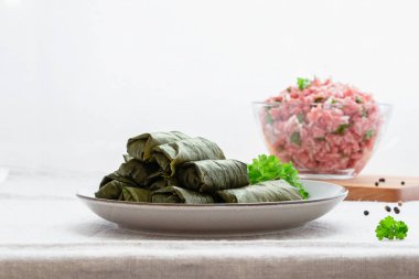 akşam yemeği için yaprak güzel dolma