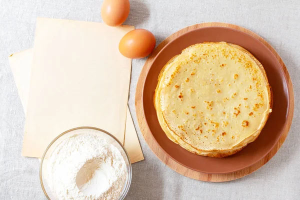 Receta Apetitosos Panqueques Con Una Corteza Rojiza Agujeros —  Fotos de Stock