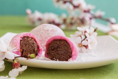 Japon mochi 'sinin pirinç hamurundan hazırlanması